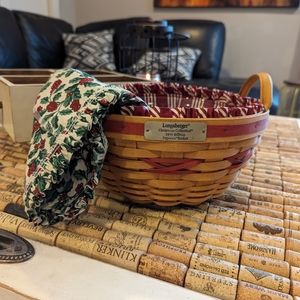 Longaberger Christmas Collection 99 Popcorn Basket with protector & liner